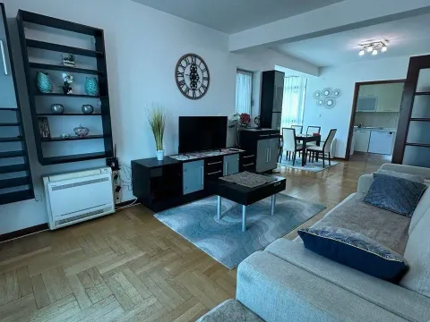 Izdavanje, dvosoban stan, 82m², Centar, Budva - image 2
