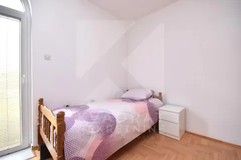 Rent, four bedroom apartment, 160m², Tološi, Podgorica - image 14