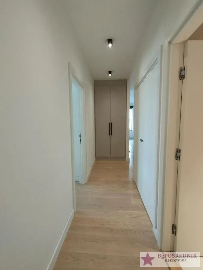 Izdavanje, trosoban stan, 81m², Savski Venac, Beograd
