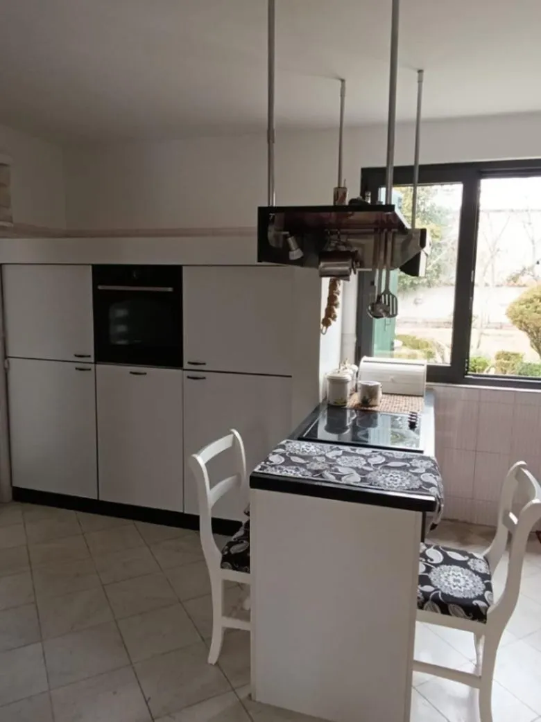 Rent, house, 200m², Centar, Bar