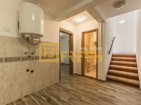 Izdavanje, kuća, 370m², Zabjelo, Podgorica - image 10