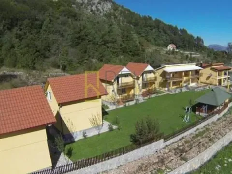 Sale, house, 420m², Cetinje, Crna Gora - image 2