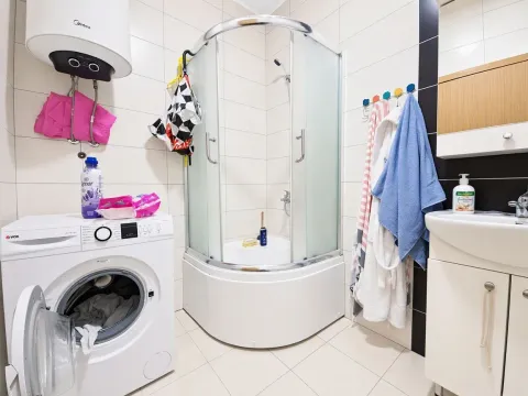 Rent, studio apartment, 35m², Bečići, Budva - image 6