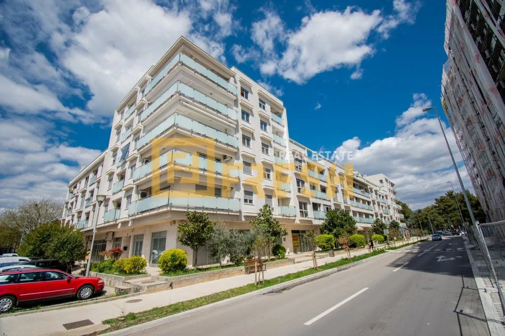 Izdavanje, poslovni prostor, 172m², Tološi, Podgorica