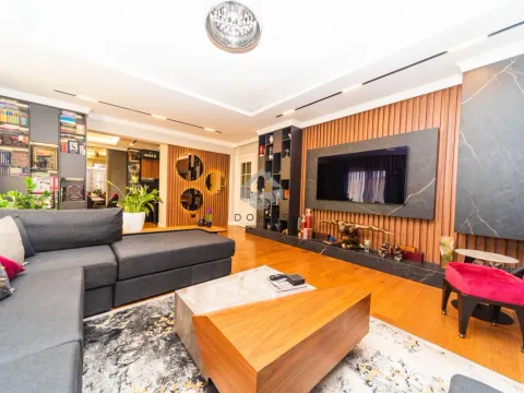 Izdavanje, trosoban stan, 195m², Tološi, Podgorica - image 5