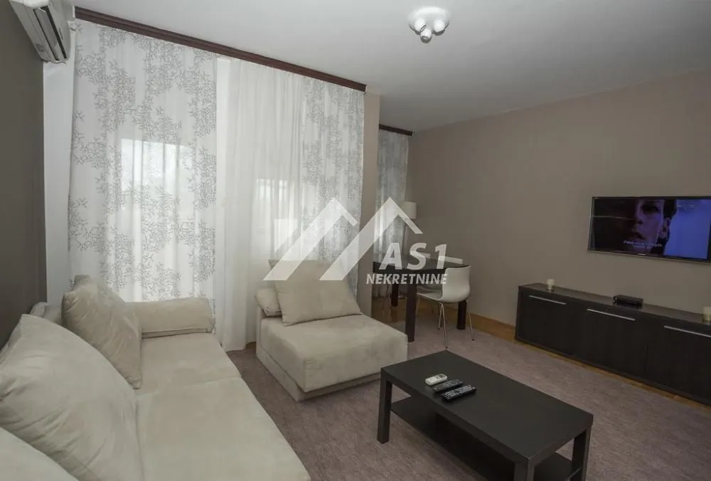 Izdavanje, dvosoban stan, 60m², Bulevar Evrope, Novi Sad Sve Podlokacije