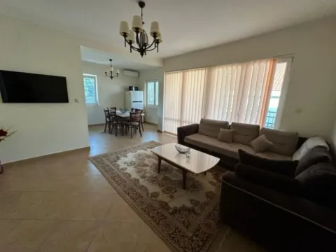 Izdavanje, dvosoban stan, 100m2, Prčanj, Kotor Izdavanje, dvosoban stan, 100m2, Prčanj, Kotor