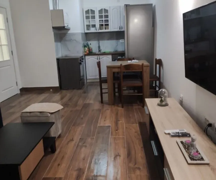 Izdavanje, jednosoban stan, 45m², Stari Aerodrom, Podgorica