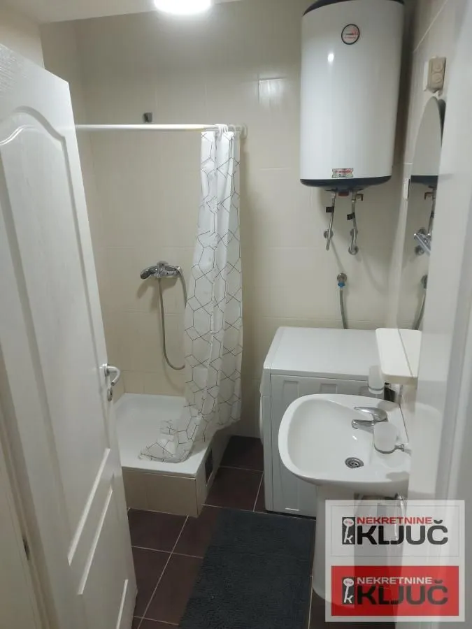 Izdavanje, jednosoban stan, 38m², Grbavica, Novi Sad Sve Podlokacije