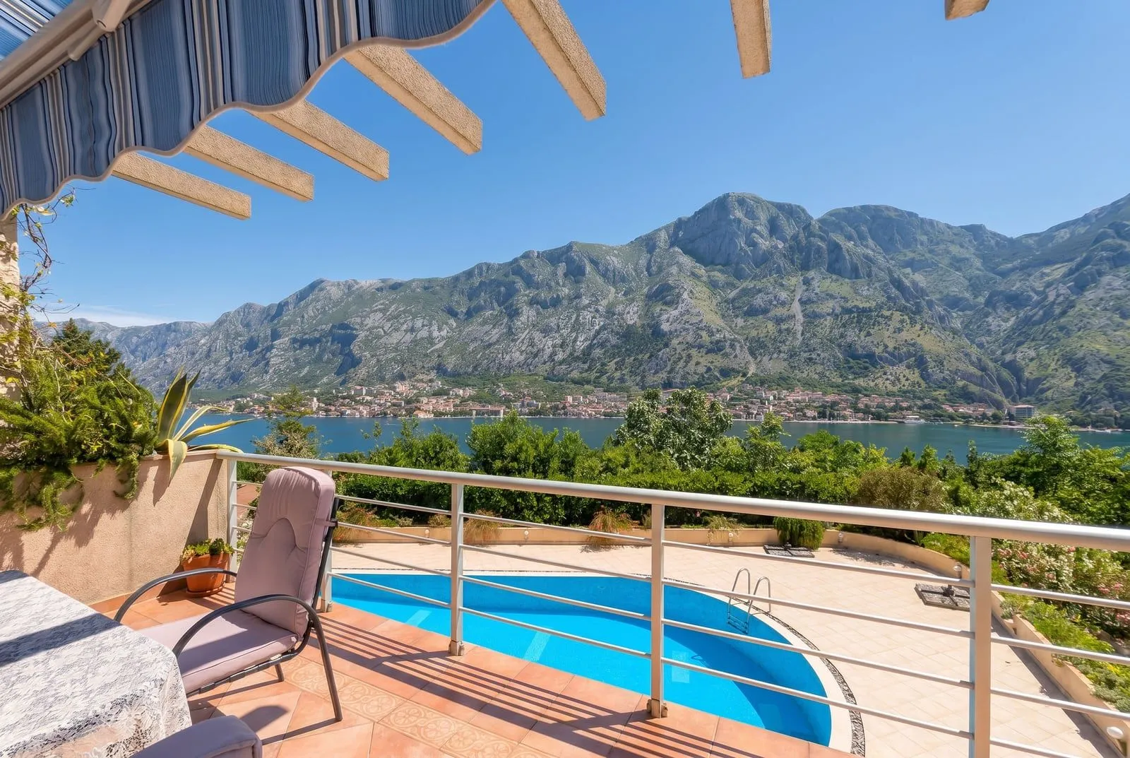 Prodaja, trosoban stan, 92m², Muo, Kotor