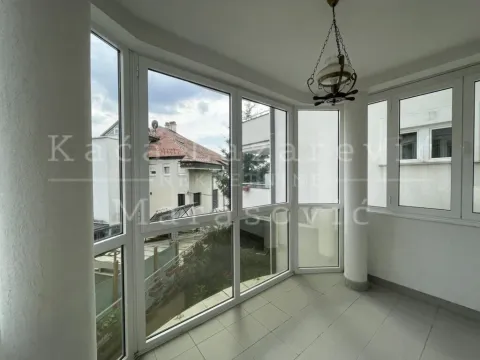 Izdavanje, trosoban stan, 126m², Savski Venac, Beograd - image 13