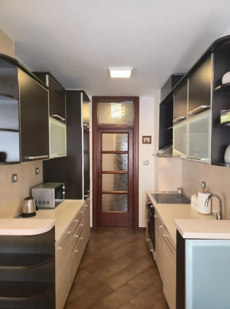 Izdavanje, dvosoban stan, 72m², Blok 6, Podgorica