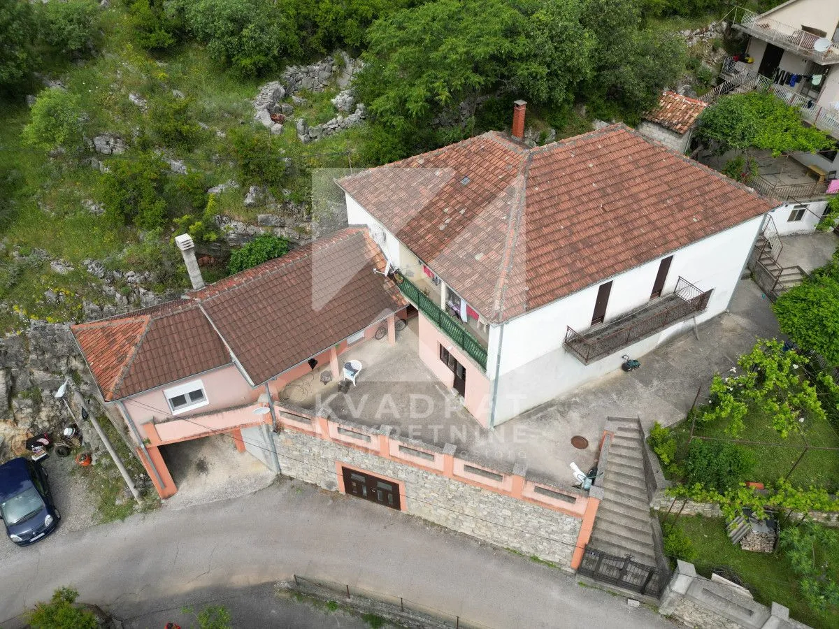 Sale, house, 300m², Malo Brdo, Podgorica