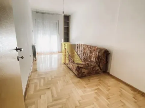 Izdavanje, četvorosoban stan, 98m², Centar, Novi Sad - image 12