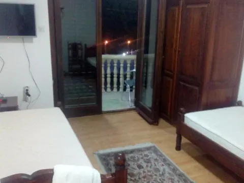 Prodaja, trosoban stan, 140m², Prolom Banja, Kuršumlija - image 1