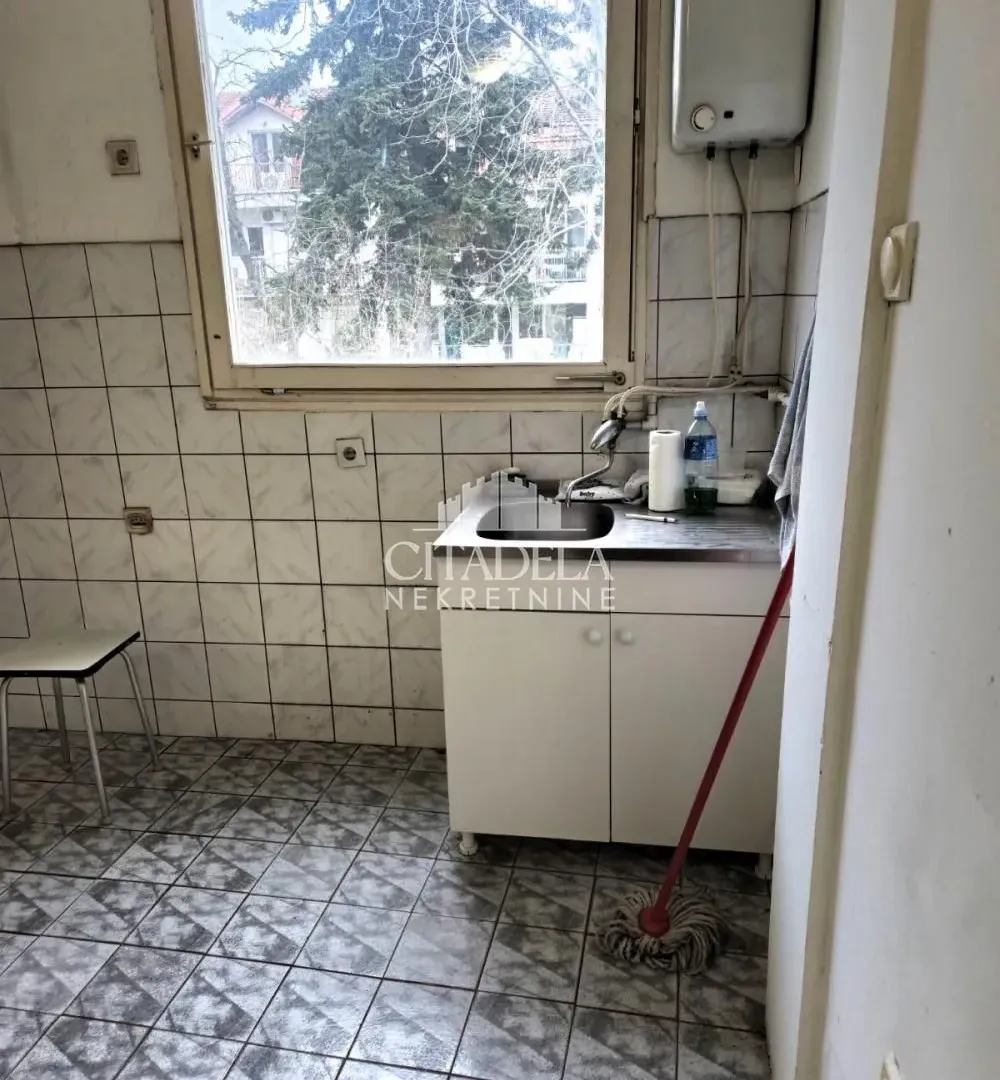 Prodaja, trosoban stan, 75m², Cerak, Beograd