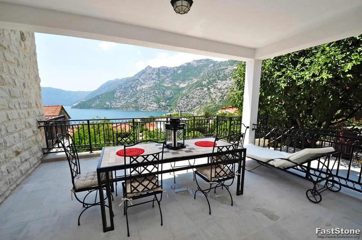 Sale, three bedroom apartment, 150m², Risan, Kotor