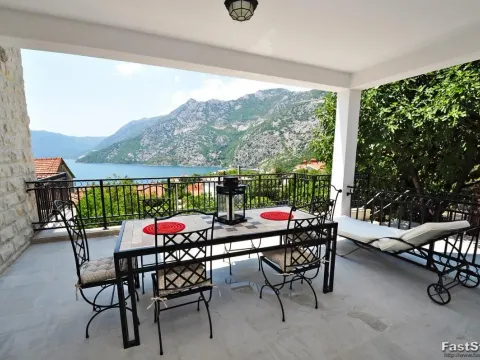Sale, three bedroom apartment, 150m², Risan, Kotor - image 1