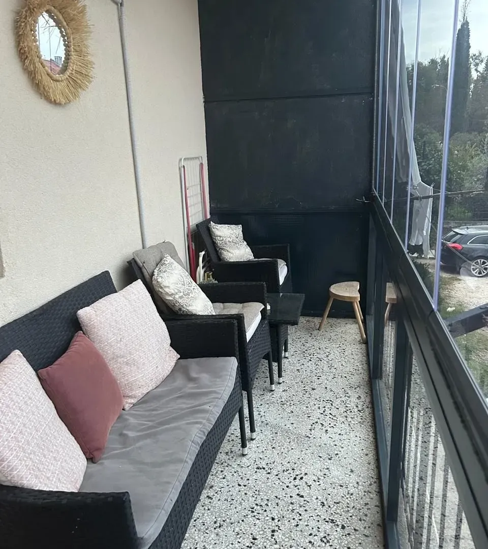 Izdavanje, jednosoban stan, 55m², Kalimanj, Tivat