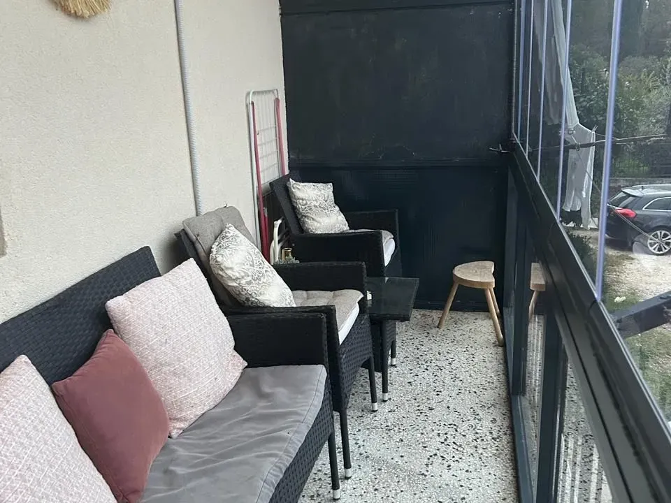 Izdavanje, jednosoban stan, 55m², Kalimanj, Tivat