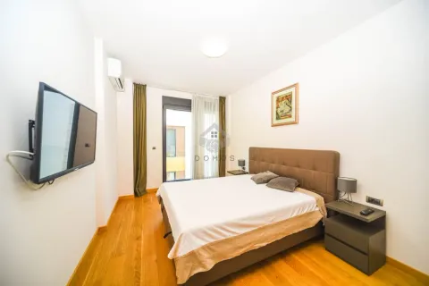 Rent, two bedroom apartment, 75m², Podgorica, Crna Gora - image 6