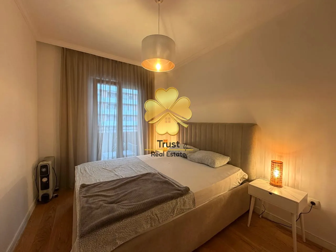 Furnished bedroom with a double bed.