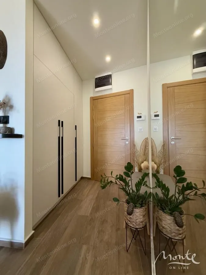 Sale, two bedroom apartment, 62m², Bečići, Budva