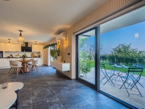 Rent, house, 310m², Budva okolina, Budva - image 12