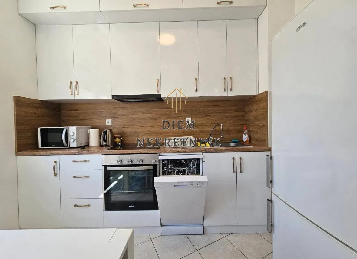Rent, one bedroom apartment, 40m², Centar, Bar