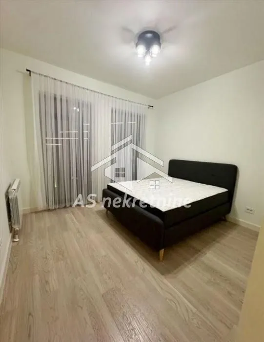 Izdavanje, četvorosoban stan, 110m², Savski Venac, Beograd