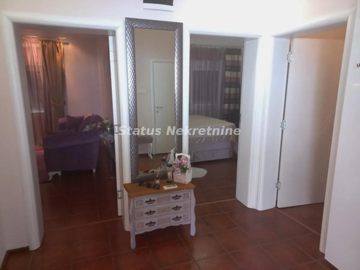 Prodaja, kuća, 170m², Salajka, Novi Sad Sve Podlokacije