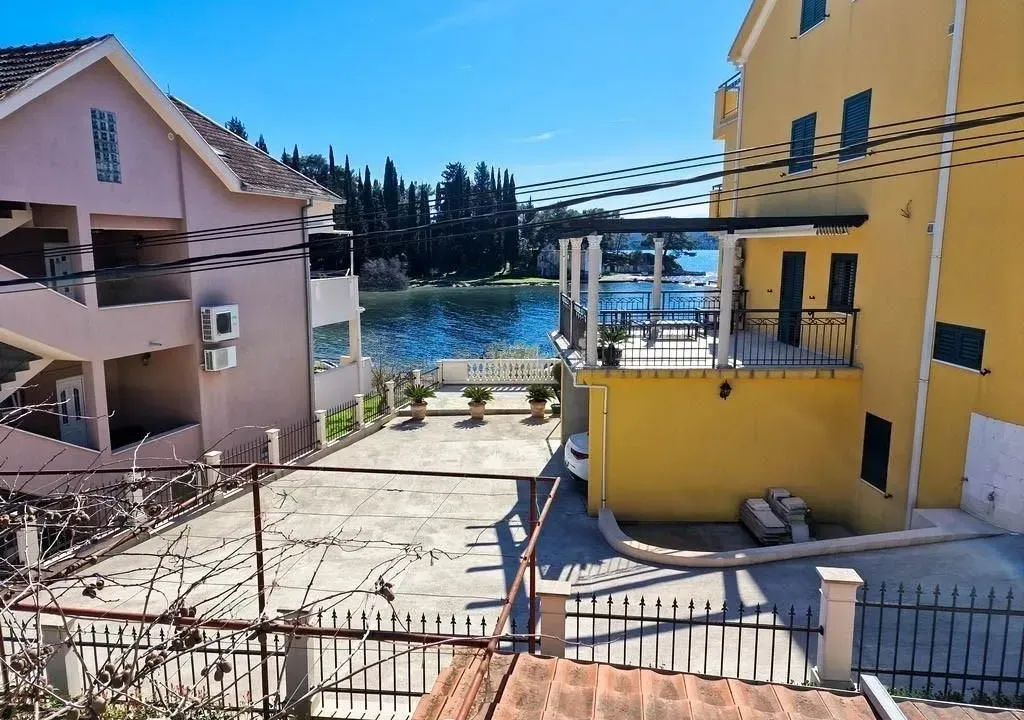 Prodaja, kuća, 159m², Kalimanj, Tivat