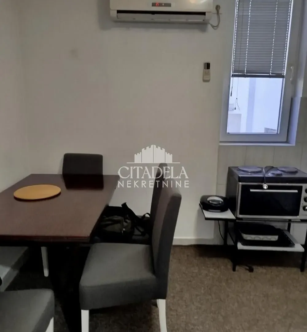 Izdavanje, jednosoban stan, 37m², Rušanj, Beograd