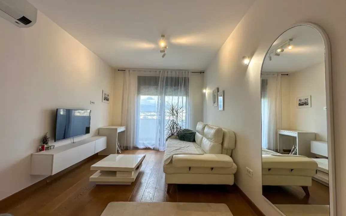 Izdavanje, jednosoban stan, 46m², Tološka šuma, Podgorica