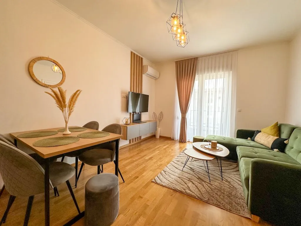 Izdavanje, dvosoban stan, 60m², Stari Aerodrom, Podgorica