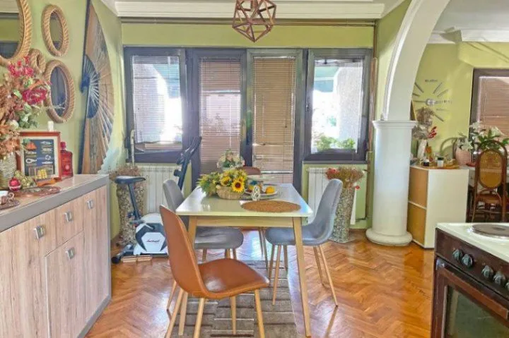 Prodaja, četvorosoban stan, 66m², Beograd, Srbija