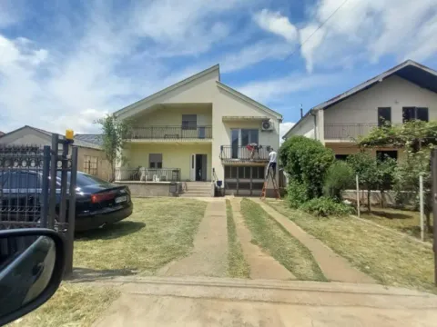 Rent, house, 200m², Tološi, Podgorica