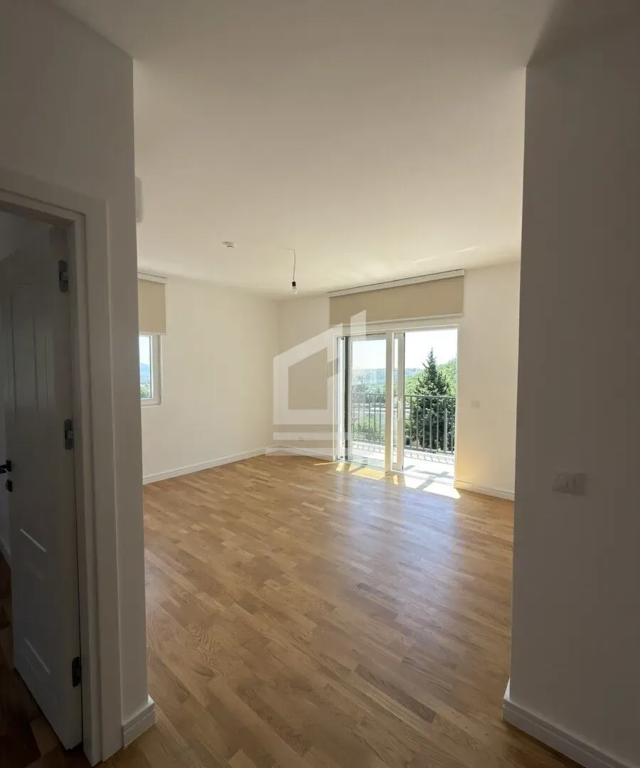 Prodaja, dvosoban stan, 61m², Sutomore, Bar