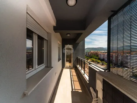 Prodaja, trosoban stan, 82m², Stari Aerodrom, Podgorica - image 9