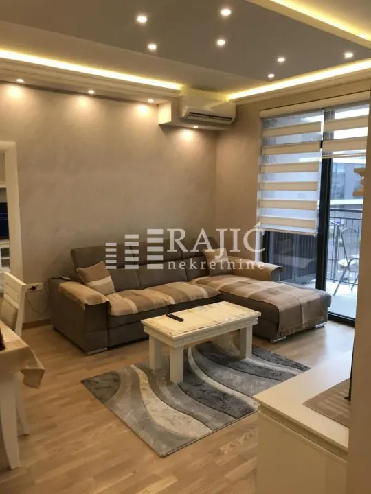 Izdavanje, dvosoban stan, 57m², Savski Venac, Beograd