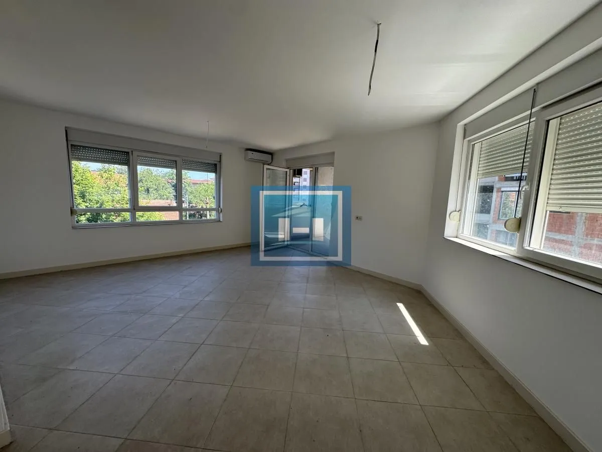 Prodaja, četvorosoban stan, 97m², Centar, Paraćin