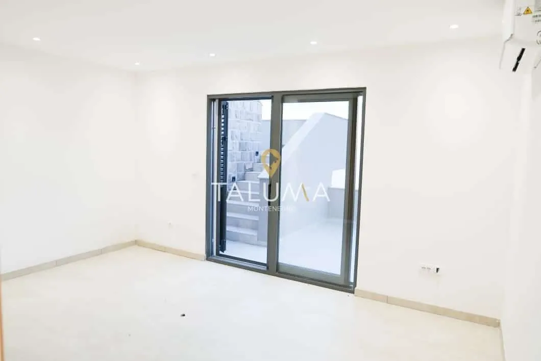 Sale, house, 420m², Blizikuće, Budva