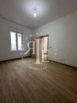 Empty room with laminate flooring, white walls and a window. - image 7