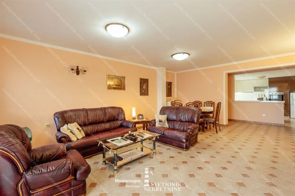 Prodaja, trosoban stan, 178m², Topla, Herceg Novi