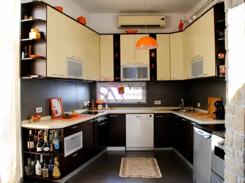 Fully equipped kitchen with a combination of dark and light cabinets. - image 5