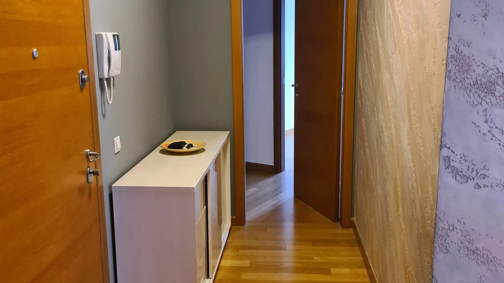 Rent, three bedroom apartment, 82m², Vračar Sve Podlokacije, Beograd