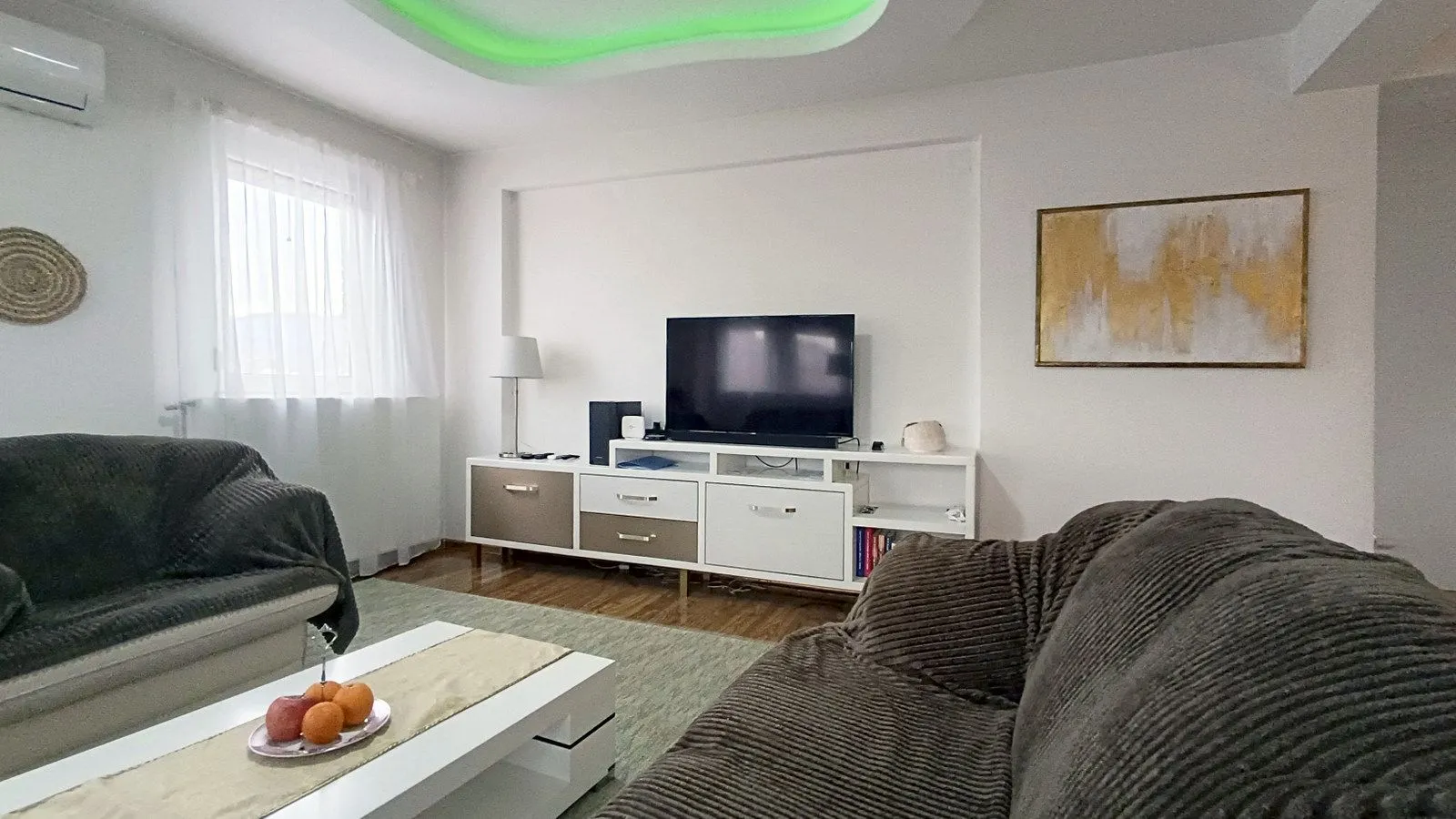Prodaja, četvorosoban stan, 111m², Centar, Loznica