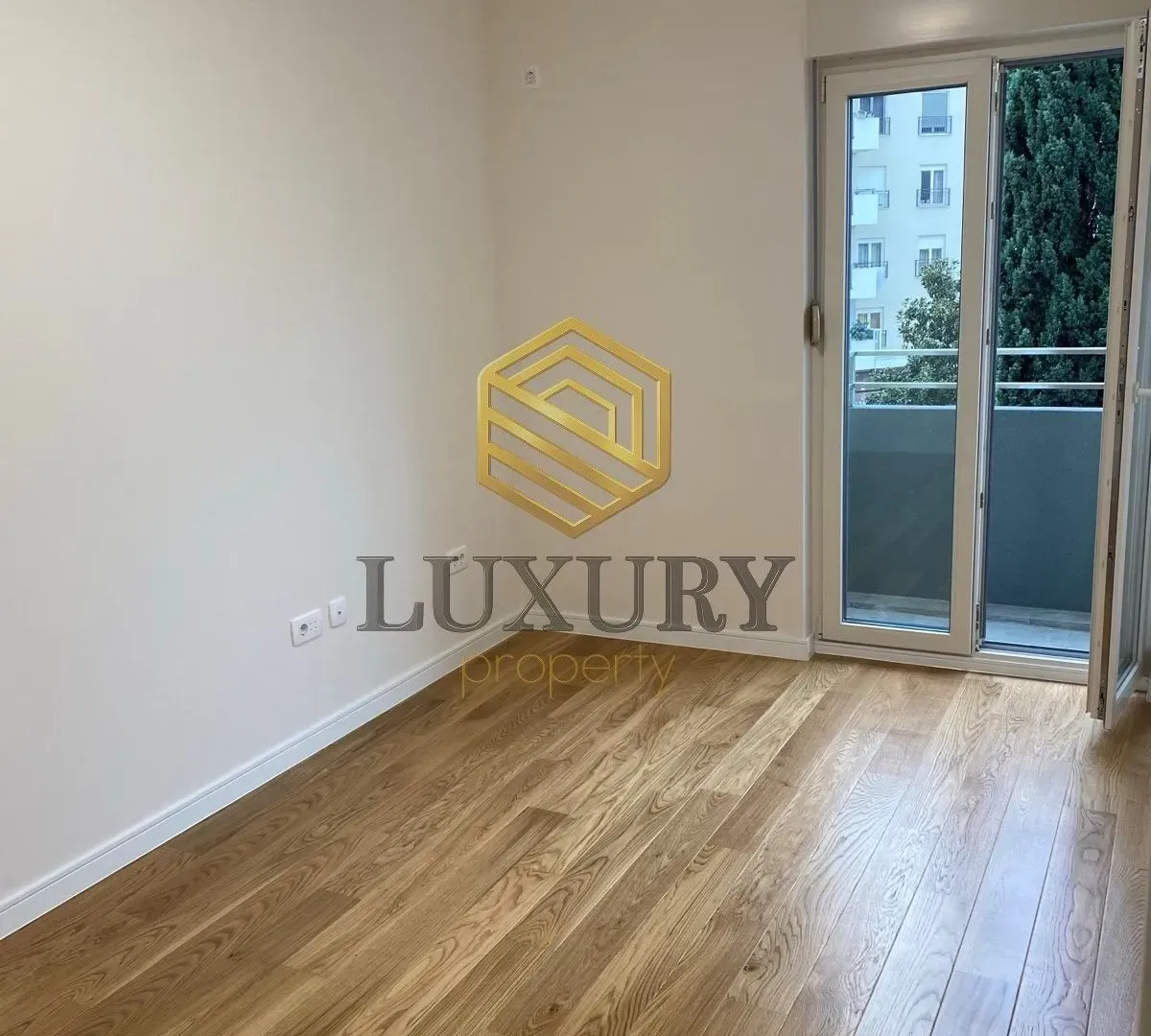 Izdavanje, jednosoban stan, 40m², Central Point, Podgorica