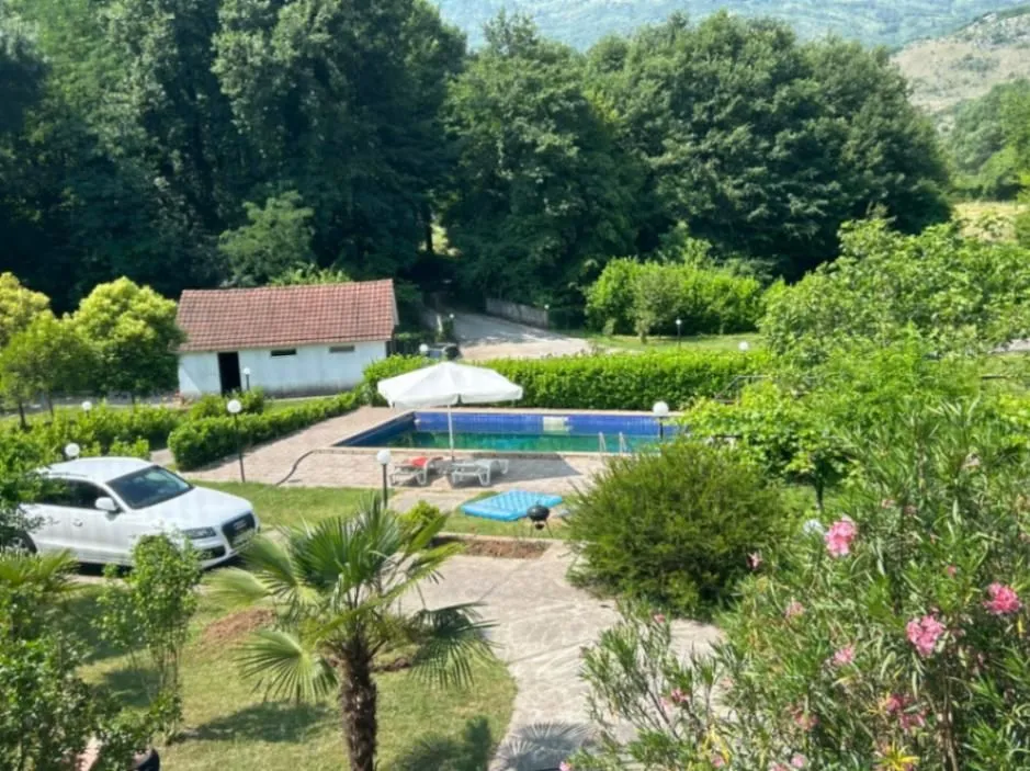 Izdavanje, kuća, 100m², Babino, Berane