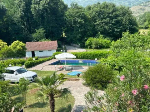 Izdavanje, kuća, 100m², Babino, Berane